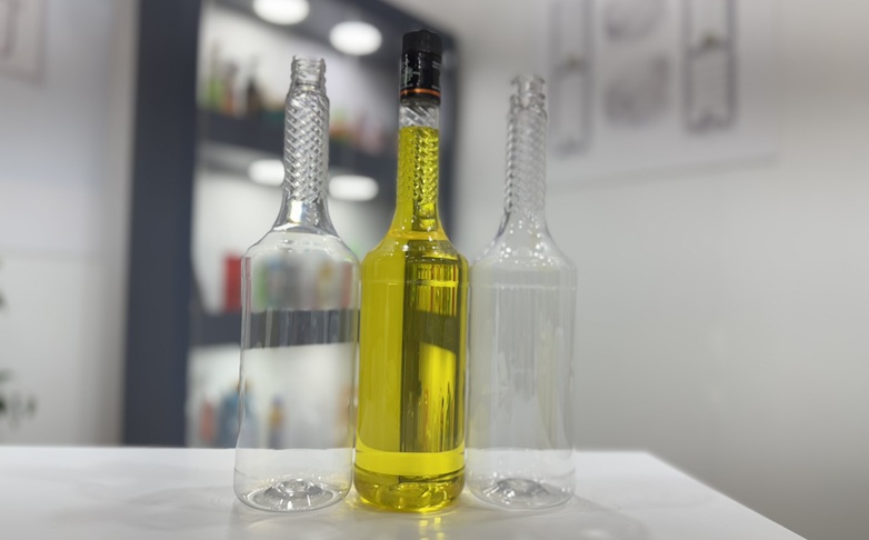Glass-like PET bottles